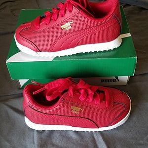 BNIB Puma sneakers